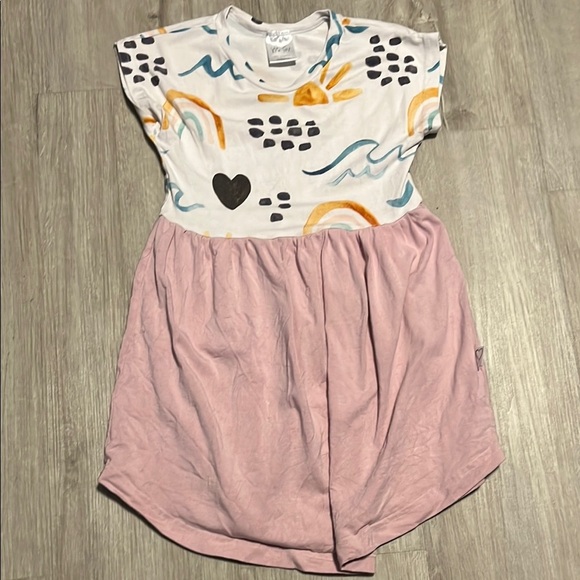 vi & jax Other - Vi & Jax White Graphic Tee with Black and Blue Accents